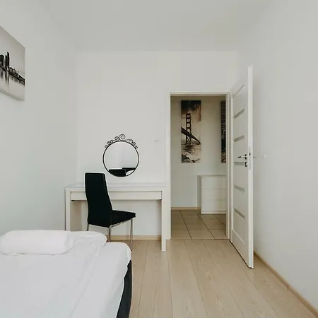 Shortstaypoland Krakowska Apartmán *